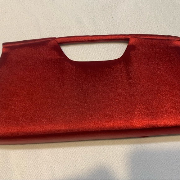 Red bag w shoulder strap - Picture 3 of 5